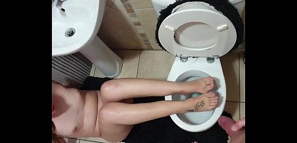  Slut gets her feet covered in piss and gives her master n foot job afterwards